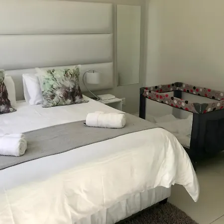 The Cottage On Cordia 2 Bedroom Self Catering 2Km From Umhlanga Beach Durban Buitenkant foto