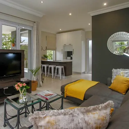 The Cottage On Cordia 2 Bedroom Self Catering 2Km From Umhlanga Beach Durban Buitenkant foto